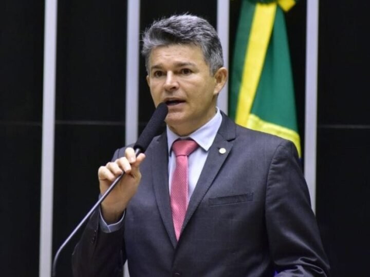 Medeiros diz que bolsonaristas de MT “bebem detergente” e “oram para alienígena”; ouça