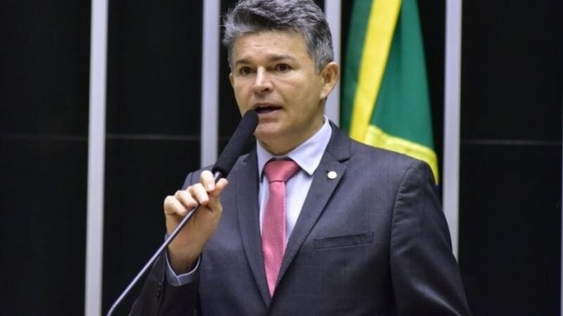 Medeiros diz que bolsonaristas de MT “bebem detergente” e “oram para alienígena”; ouça