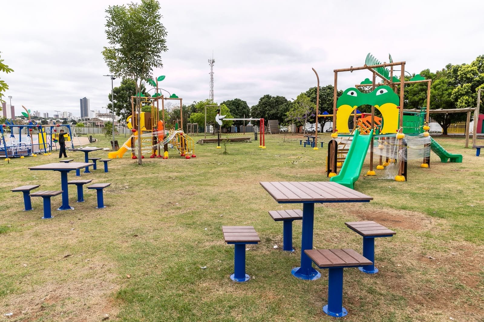 Prefeitura finaliza instalação de novo parque na Arena Pantanal com investimento de R$ 690 mil