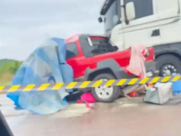 Batida entre carro e carreta deixa duas pessoas mortas na rodovia BR-364 nesta terça-feira