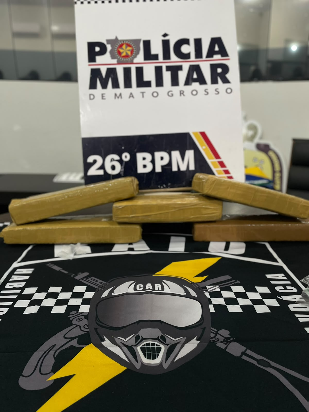 Polícia Militar prende faccionado com cinco tabletes de maconha em quitinete