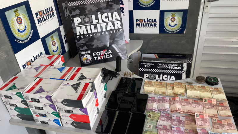 Traficantes são presos com R$ 10 mil em espécie, drogas e caderno com anotações