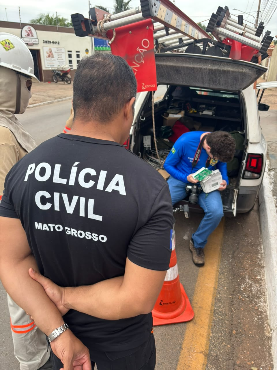 Supermercado é flagrado por furto de R$ 100 mil em energia elétrica e três pessoas são presas