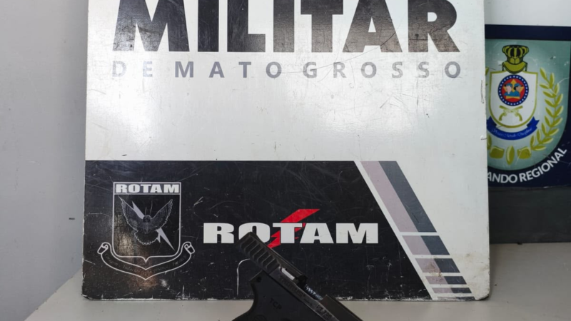 Rotam prende dois homens e apreende armas de fogo após assalto em farmácia