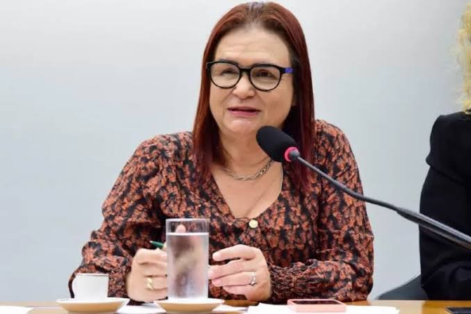 PT coloca quase R$ 1 milhão em Rosa Neide; cinco vezes mais que os demais nomes da sigla