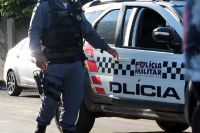 Polícia prende homem embriagado que tentou matar companheira com faca