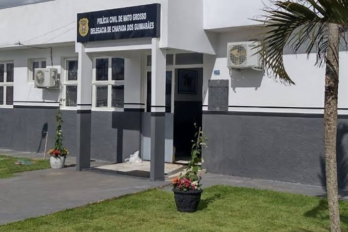 Menor ameaça massacre em escola de MT e é apreendido pela polícia com faca e munições