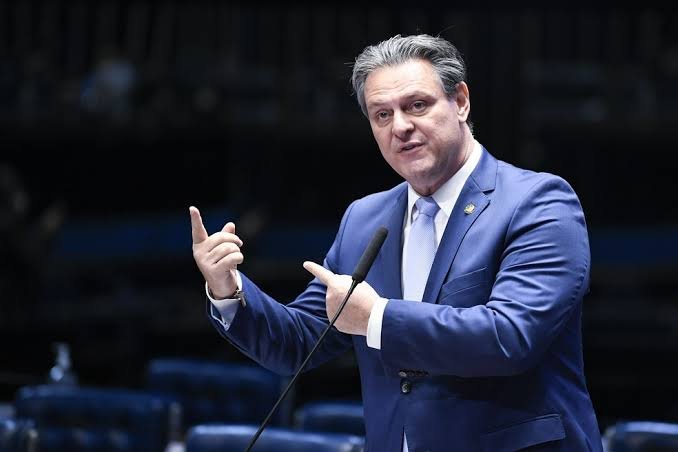 Fávaro cobra explicações de ministro e diz que Senado deve estar pronto para impeachment