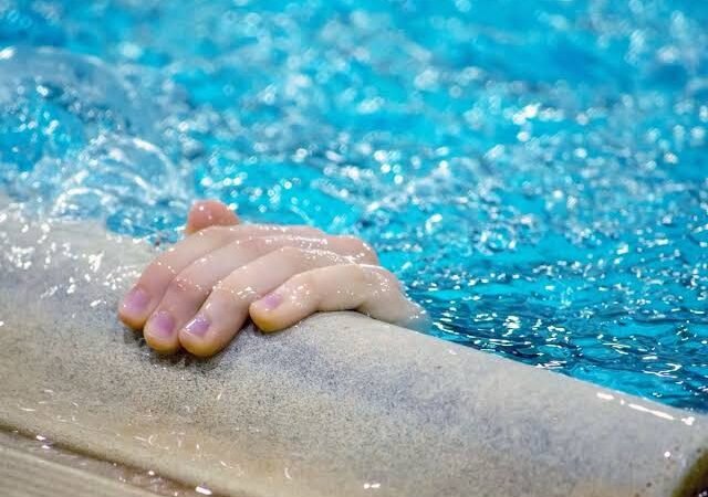 Criança de 1 ano morre após cair em piscina de residência na Capital