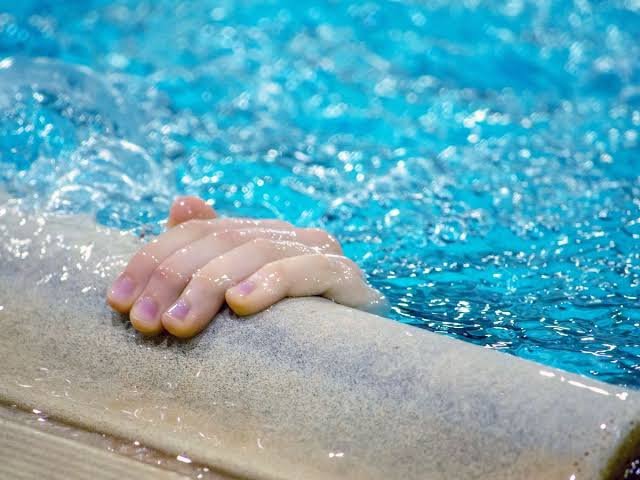 Criança de 1 ano morre após cair em piscina de residência na Capital