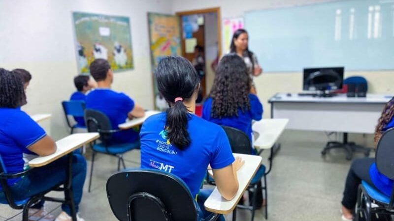 Vereadores filmam alunos para fins políticos nas redes sociais sem autorização em Mato Grosso