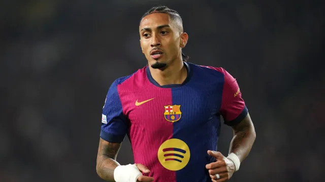 Raphinha retoma boa fase no Barcelona antes de voltar à seleção