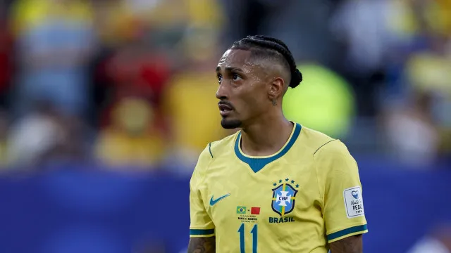 Raphinha é cortado da Seleção Brasileira após lesão na coxa