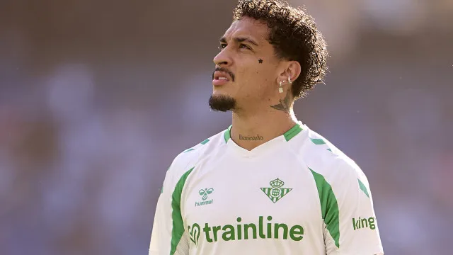 Antony revela sofrimento no Betis: ‘Eu não conseguia andar’