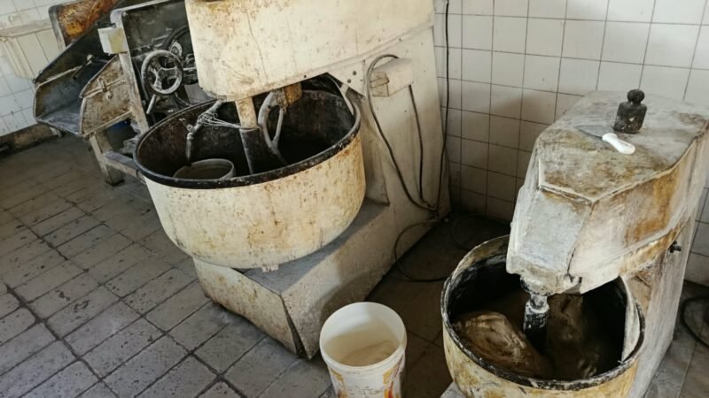 Padaria interditada há mais de um ano é fechada por funcionar irregularmente em Cuiabá