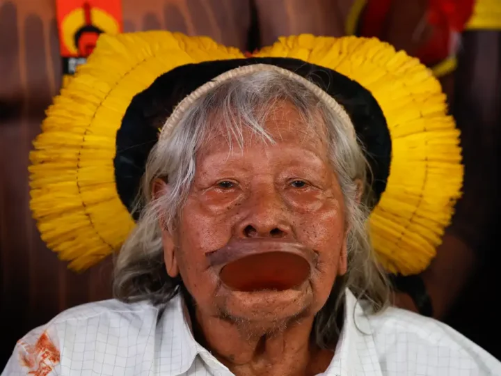 Cacique Raoni, de 94 anos, recebe cuidados paliativos em Mato Grosso