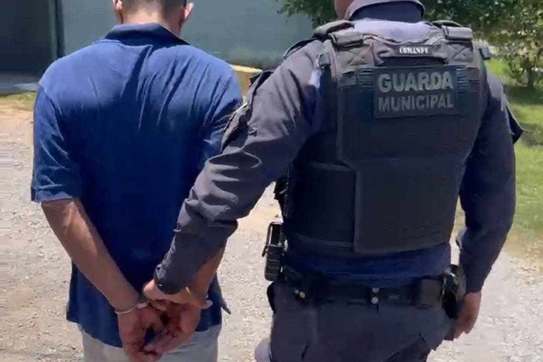 Mulher é hospitalizada após levar facada no mamilo esquerdo e namorado é preso em flagrante