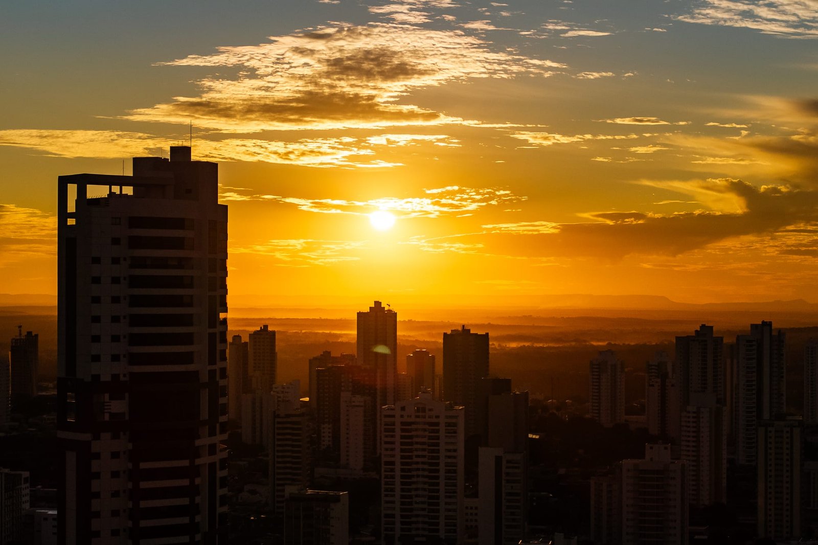 Com calor intenso, Defesa Civil alerta sobre riscos às crianças e orienta pais a redobrarem cuidados