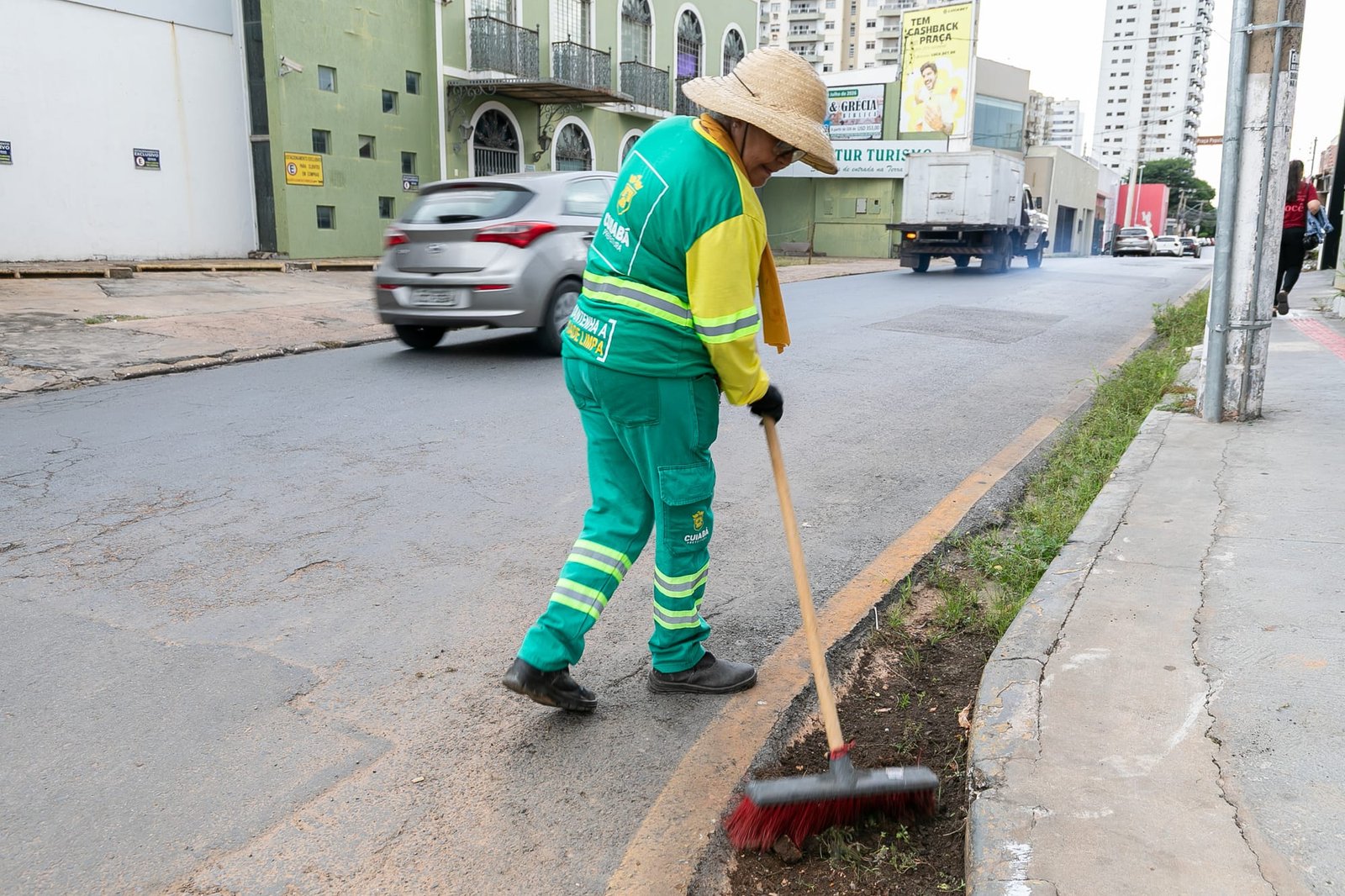 Cuiabá terá operação especial com 210 garis na limpeza dos locais de votação