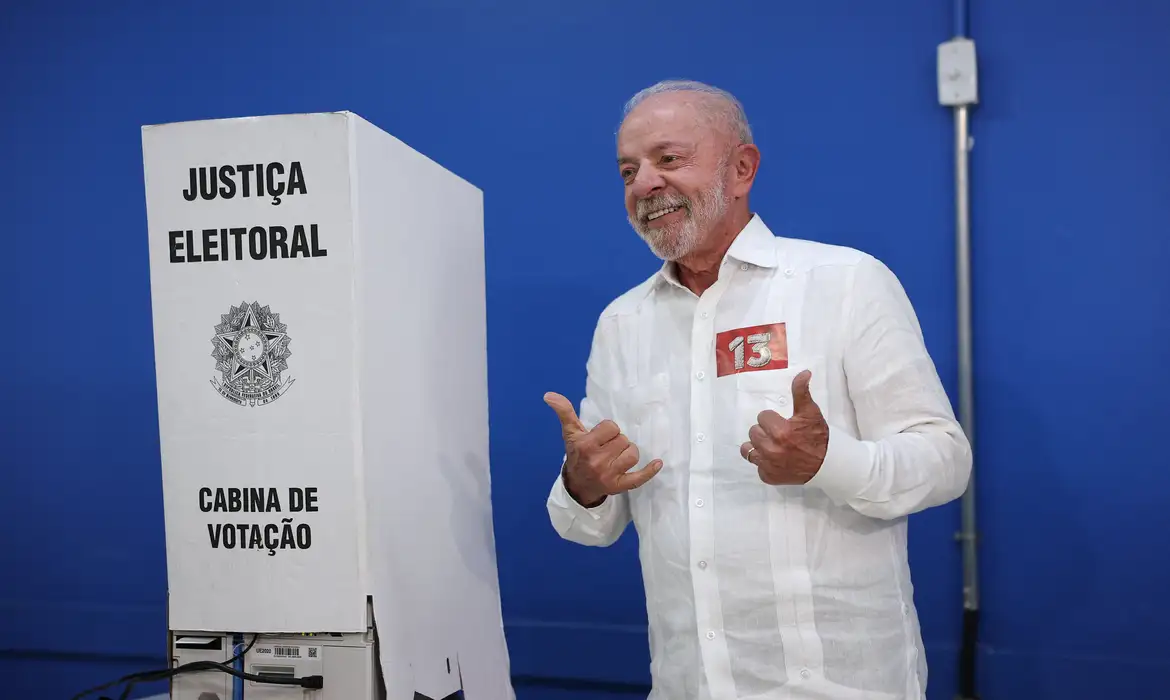 Lula cresce e crava 40% dos votos em Cuiabá