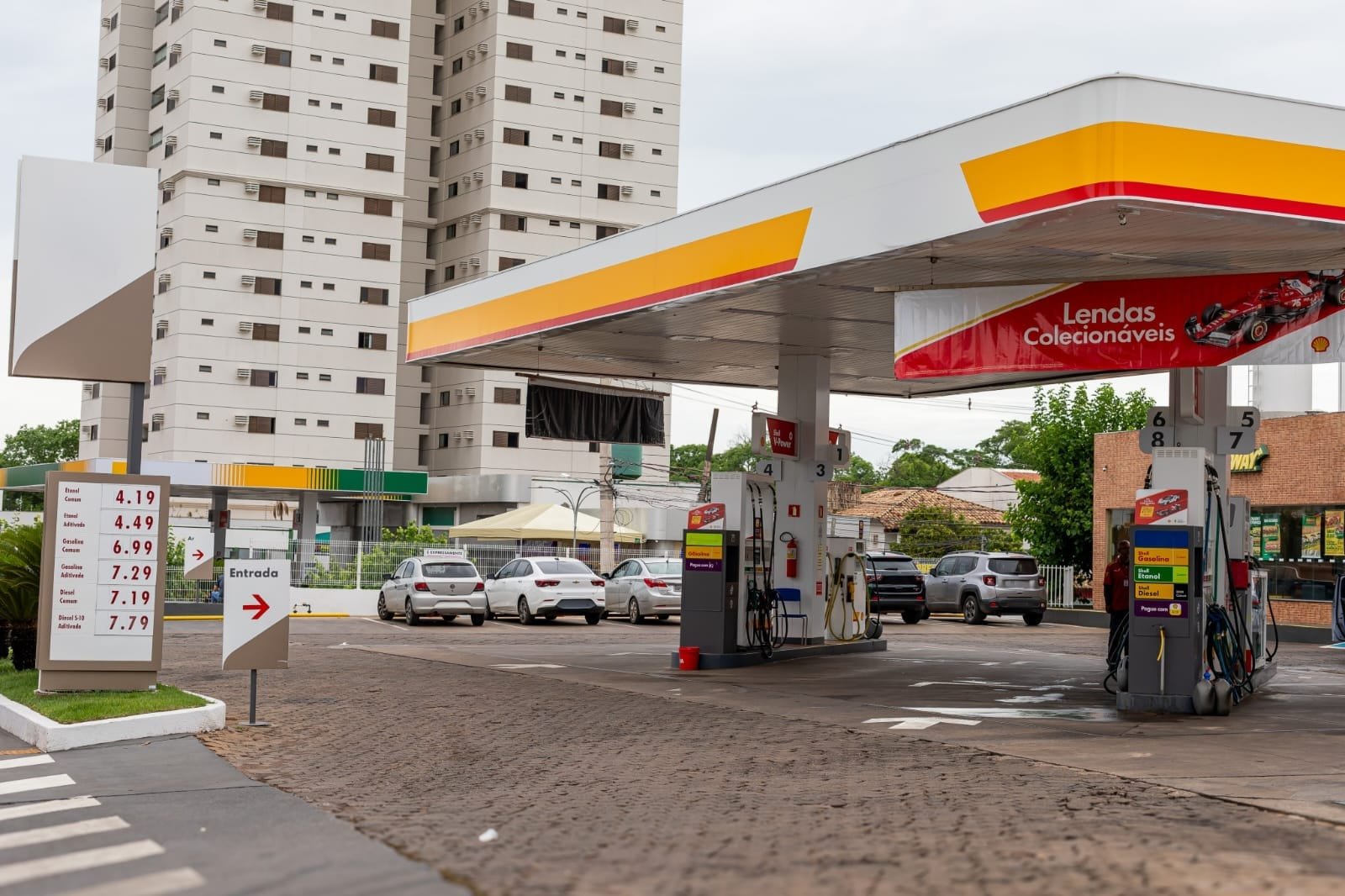 Procon fiscaliza 52 postos de combustíveis em Cuiabá durante operação