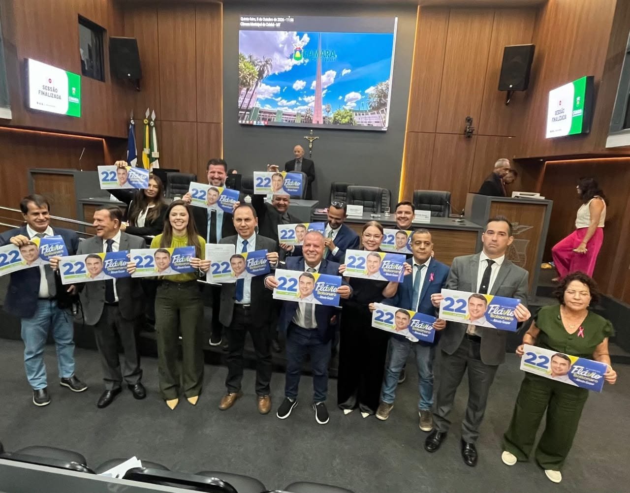 Em manifesto, 22 vereadores de Cuiabá declaram apoio a Flávio Bolsonaro para presidente