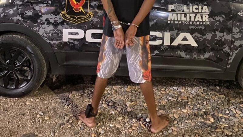 Tornozelado é preso pela Rotam com drogas e quase R$ 5 mil em dinheiro em bairro de Cuiabá