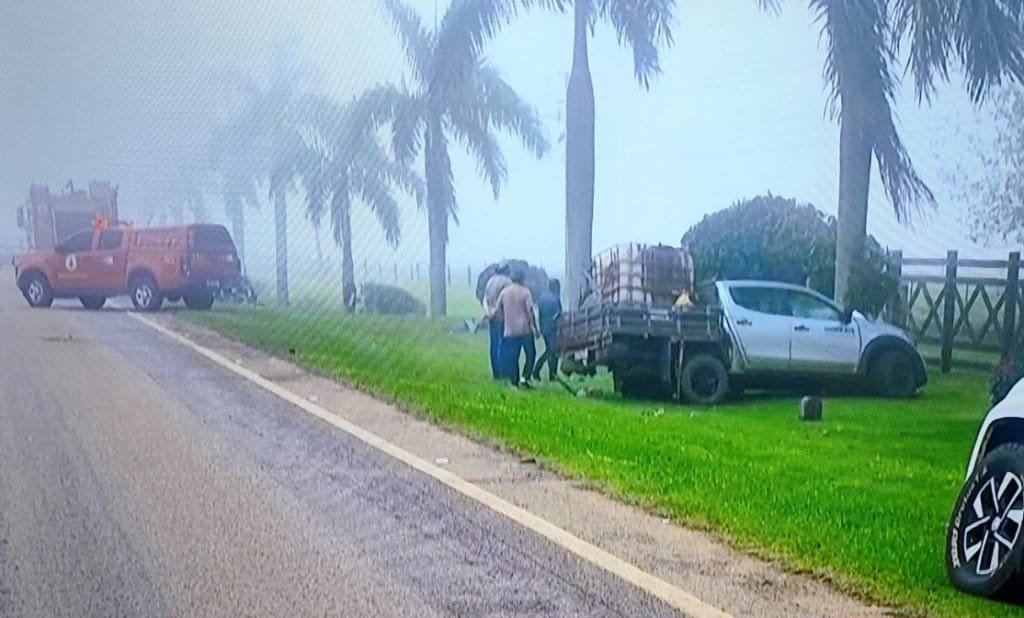 Motorista de 58 anos morre preso às ferragens após batida entre Hilux e Agile em Chapada