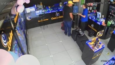 Três adultos são presos e dois menores apreendidos por roubo de celulares avaliados em R$ 40 mil