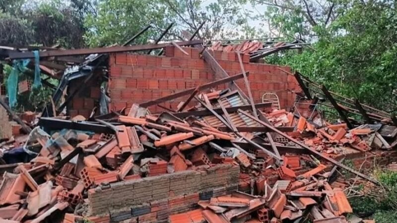 Idoso de 78 anos morre após casa desabar durante forte temporal em Poconé