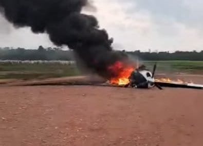 Ocupantes ateiam fogo em avião após pouso forçado por interceptação da FAB em MT