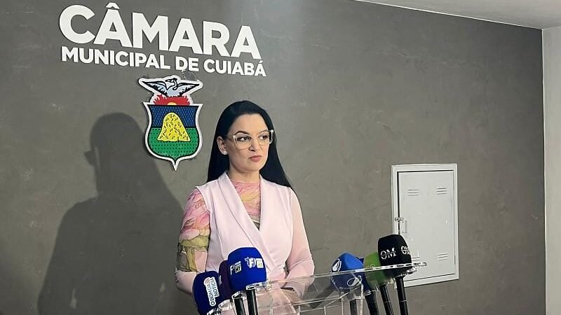“Lula criou o SUS e o Sistema Solar”, ironiza Samantha após derrota de Flávio Bolsonaro