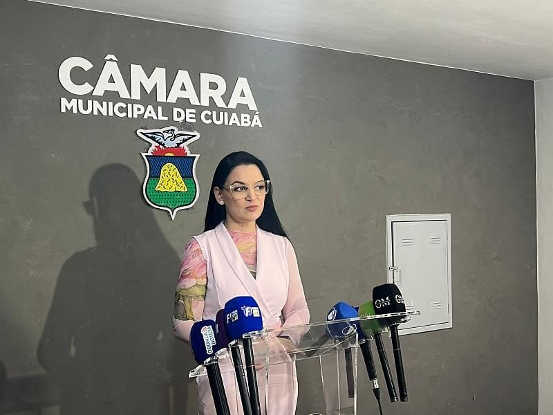 “Lula criou o SUS e o Sistema Solar”, ironiza Samantha após derrota de Flávio Bolsonaro