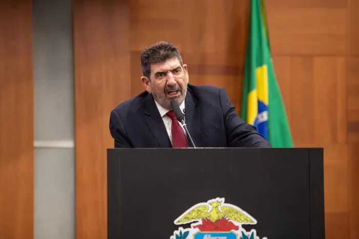 Deputado critica aliança com PL e diz que MDB precisa “pegar os cacos” após derrotas das urnas