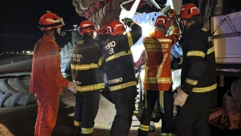 Acidente entre caminhão e trator mata duas pessoas no interior de MT