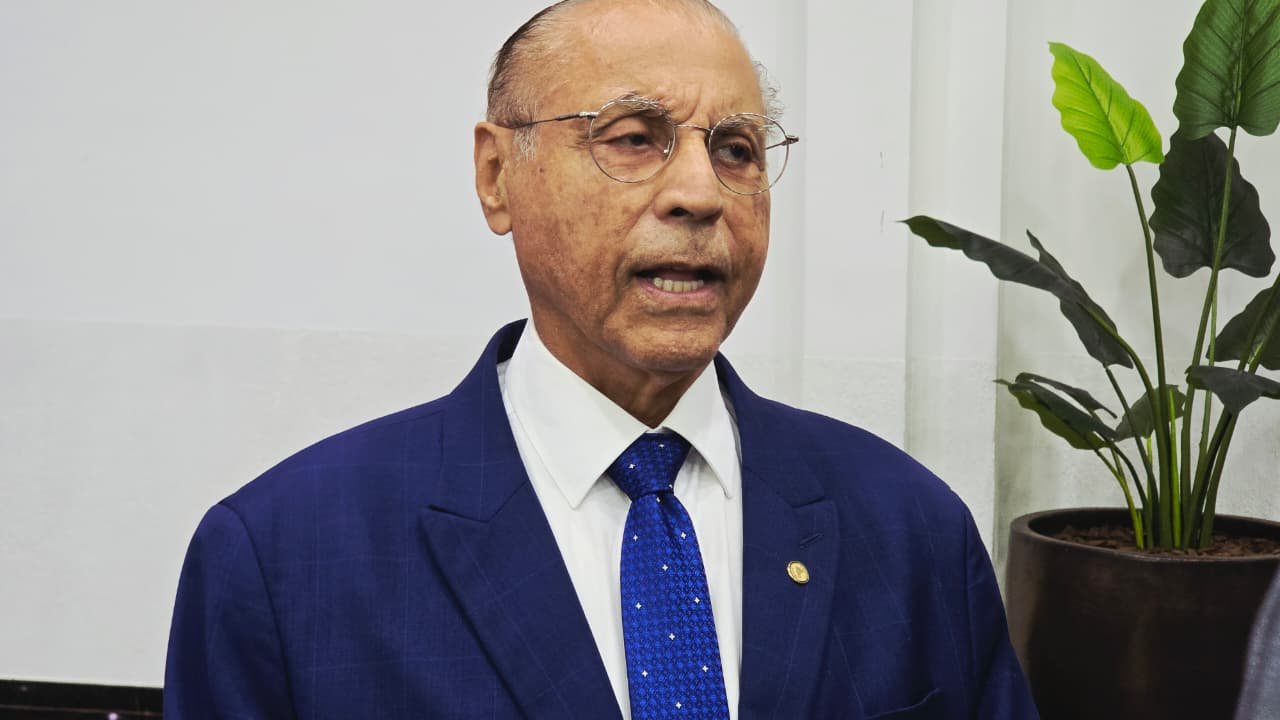Júlio rebate Abilio sobre “velha política” e diz que prefeito usou a máquina para eleger esposa