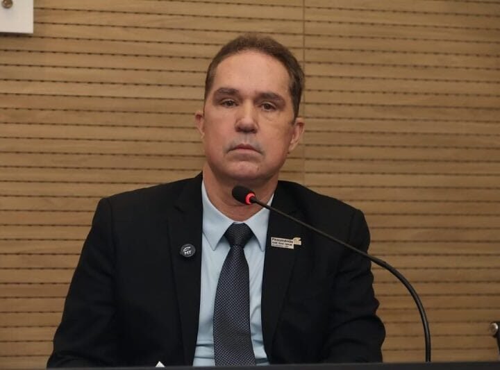 Ex-vice nega plano para cassar Flávia e diz que renunciou por divergências políticas em VG