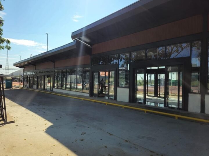 Obras da estação do modal BRT em frente ao Shopping Center Pantanal entram em fase final