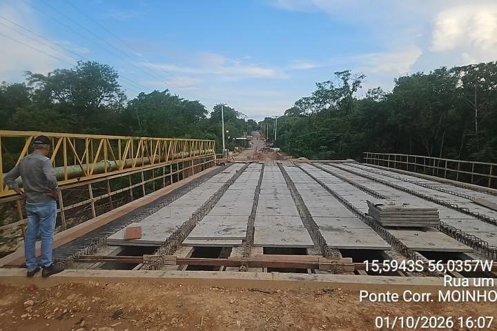 Ponte sobre o Córrego do Moinho chega a 83% de execução e entra na reta final