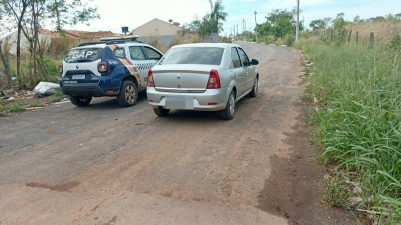 Cinco ladrões são presos pela Polícia Militar com carro roubado em Cuiabá