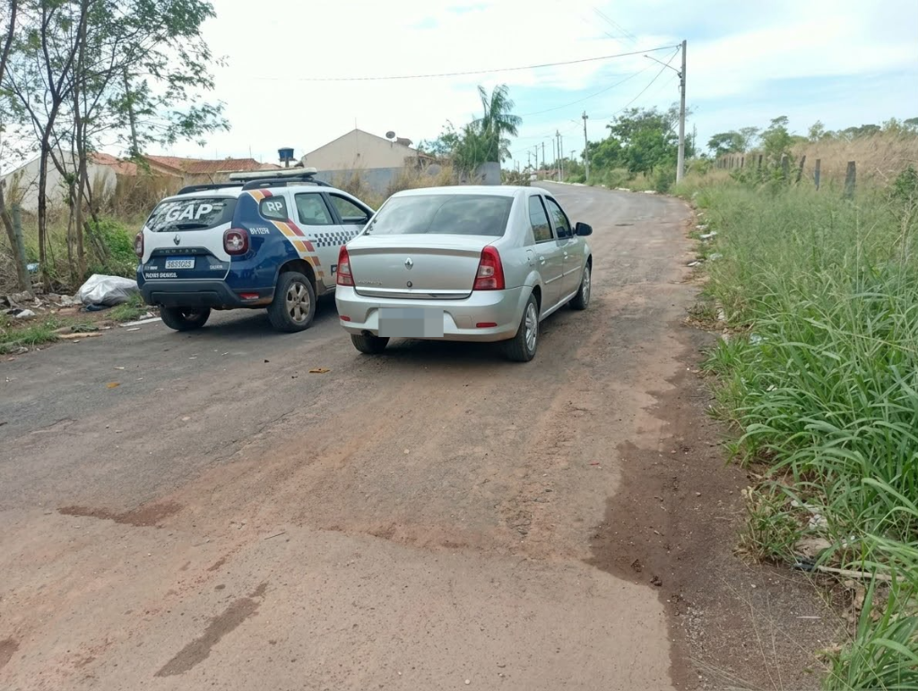 Cinco ladrões são presos pela Polícia Militar com carro roubado em Cuiabá