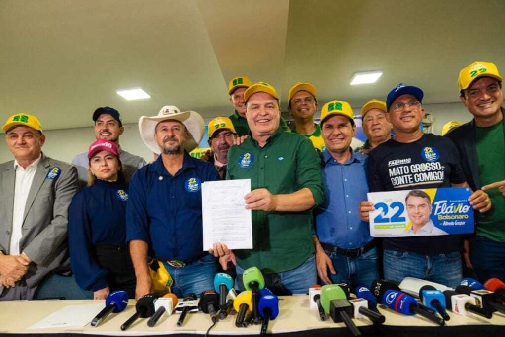 Max ‘fecha’ com 18 deputados e mira 130 prefeitos para ampliar votação de Flávio Bolsonaro em MT