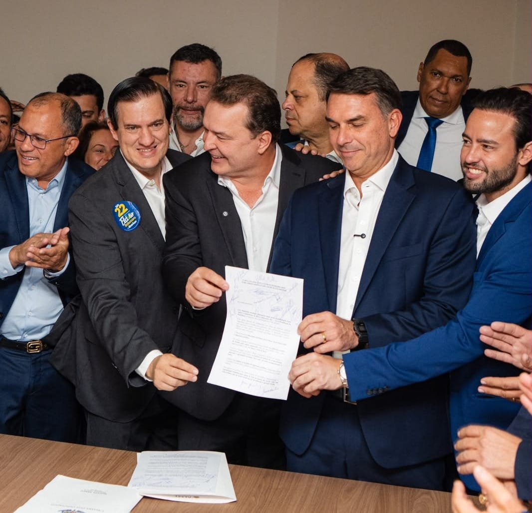 Max entrega carta de apoio de 18 deputados a Flávio Bolsonaro e promete “vitória ainda maior” em MT