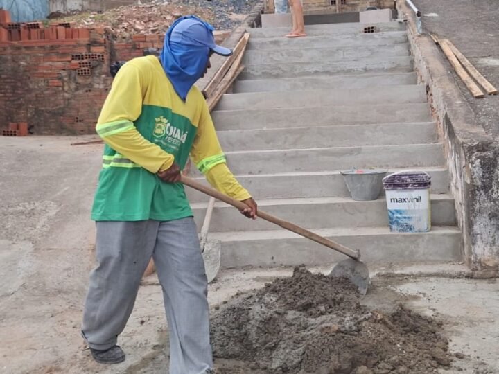 Prefeitura reconstrói escadaria no Bela Vista com corrimão e nova iluminação