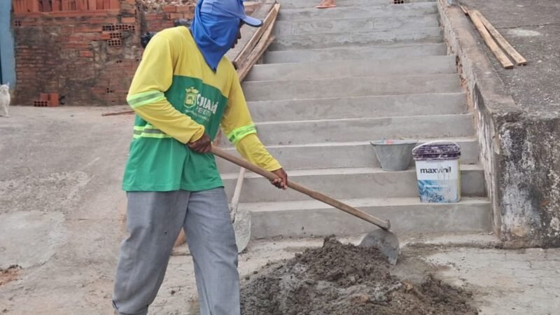 Prefeitura reconstrói escadaria no Bela Vista com corrimão e nova iluminação