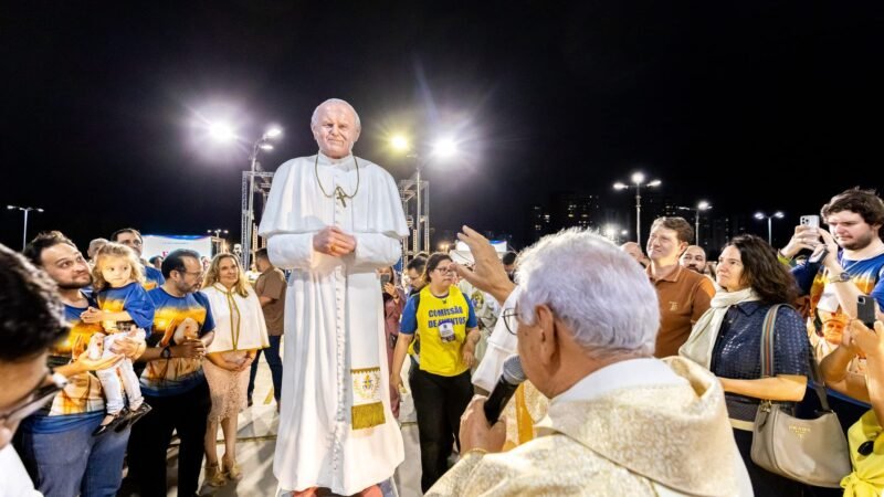 Cuiabá inaugura escultura de São João Paulo II nos 35 anos da visita do Papa
