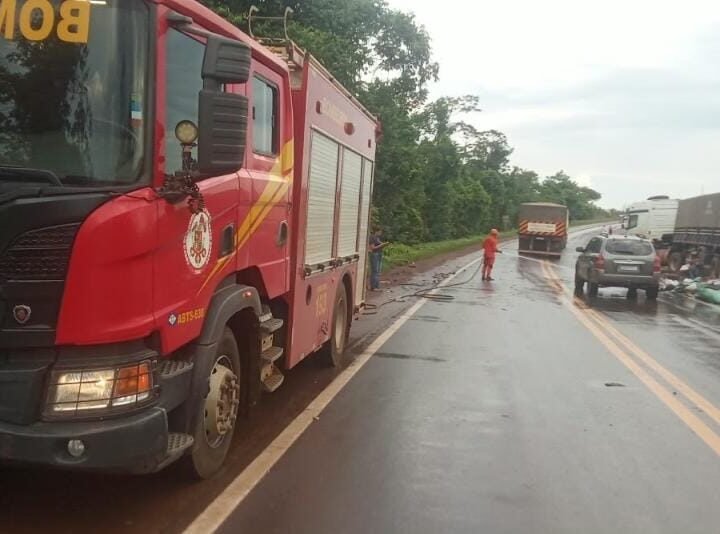 Acidente entre Van e caminhão na rodovia BR-158 deixa motoristas feridos
