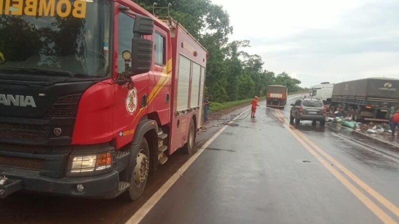 Acidente entre Van e caminhão na rodovia BR-158 deixa motoristas feridos