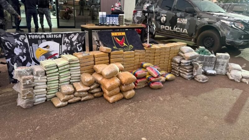 PM apreende 385 tabletes de drogas, causa prejuízo de R$ 2 milhões às facções e prende traficantes