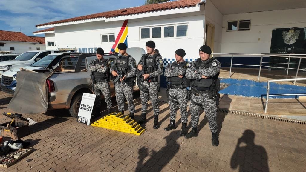 Traficante é preso com 45 quilos de cocaína escondidos em fundo falso de caminhonete